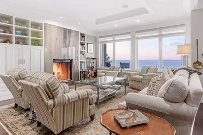 Image de *Picturesque Sandy Beachfront Oasis*  Victoria B. C.