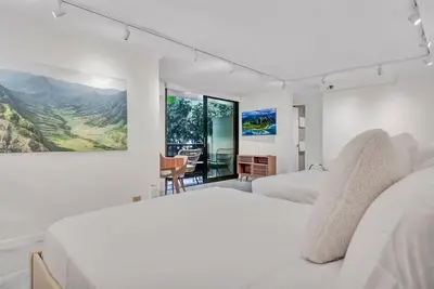 Spacious Design Studio 3 mins from the beach