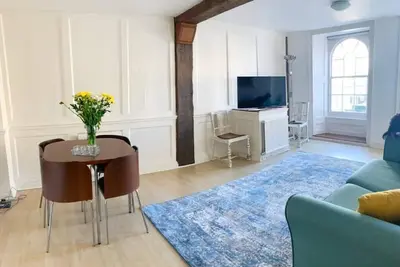 Image de Cute and characterful apartment overlooking historic market square
