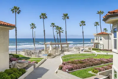 Image de Ocean views and steps to the sand