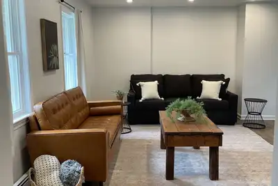 Image de Remodeled country home in neighborhood with Amish farms, fire pit in back yard