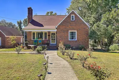 Image de Convenient Jacksonville Home w/ Yard & Patio!