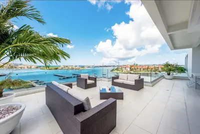 Image de Penthouse avec Vue Mer, Piscine, Jacuzzi