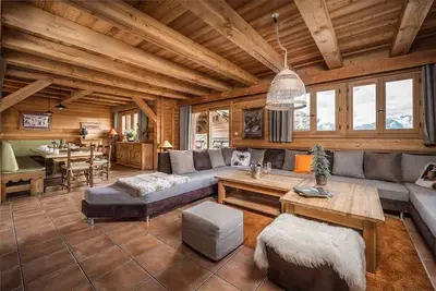Image de Chalet Skis aux Pieds! Sauna et Jacuzzi Privés