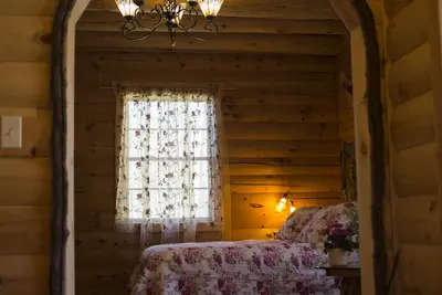 Image de Rustic Polish Jacuzzi Room in log home 11 miles from Ithaca