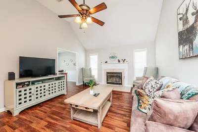 Image de Enjoy the Creature Comforts House\/ King Bed\/ Pet Friendly
