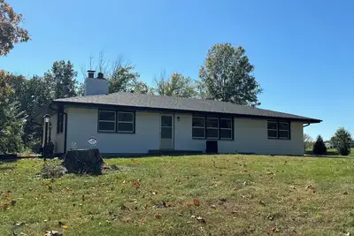 Image de Farmhouse located close to I-70 and minutes from Mu campus