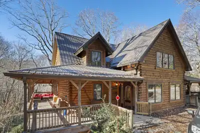 Image de 5 Sleeping Area Log Cabin in a Great Location