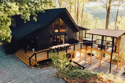 Image de Stunning Mountain Views Cabin on 14 acres! Hot tub, Game room, 5mi to town.