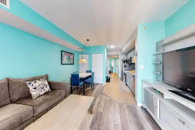 Image de Marina view condo with pool, hot tub, washer/dryer, & central Ac - mile to beach