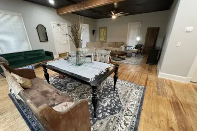 Herstory Home- Cottage BnB