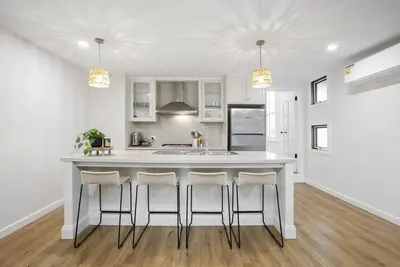 Image de Private, spacious & sun-filled, designed with your comfort in mind