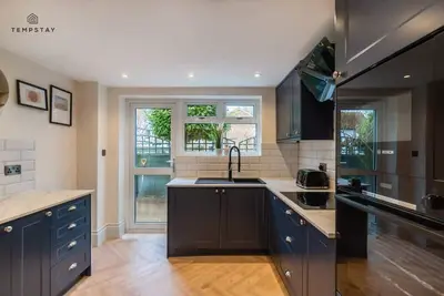 Stylish Home ❤ Free Parking - 10 Mins To Legoland!