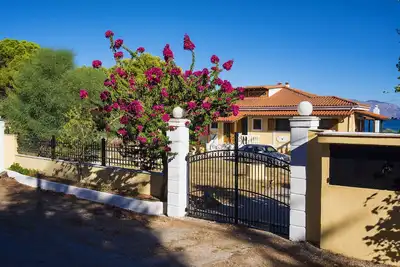 Image de Beachfront villa in Galaxidi
