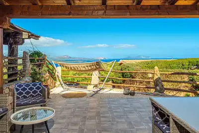 Image de Maison de vacances \"Villa Caterina\" avec vue sur la mer, piscine partagée et Wi-Fi.