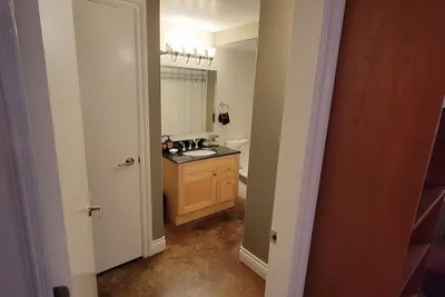 Image de Quiet character suite in south oak bay close to the ocean