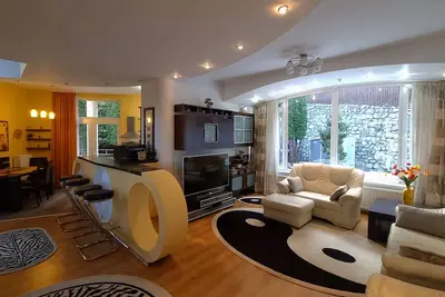 Image de Marble Villa: Luxury Estate - central but intimate