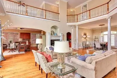 Image de Lake Norman Waterfront Mansion - Living the Life of Luxury