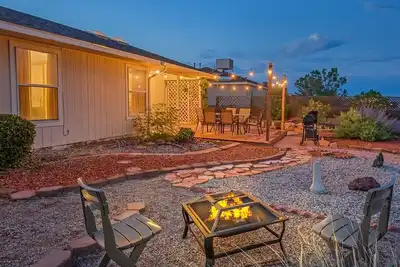 Image de \"Perfect Stays for Traveling Nurses & Pros! \"  Mountain Views Await!
