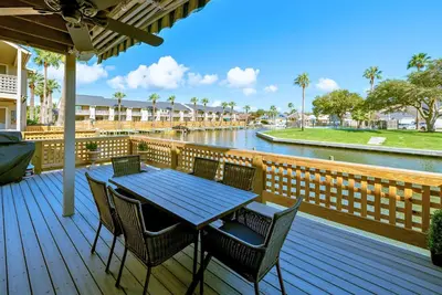 Image de The Bs Lake House | Pet Friendly, Overlooks Canal!