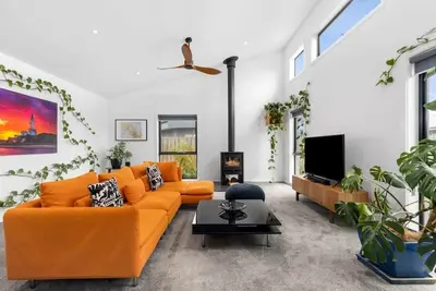 Image de Lonsdale Shores Luxe Beachside Home