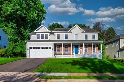Image de 6548 35th Street · Luxurious*KingBeds*PrvBackyard*Jacuzzi*Park4