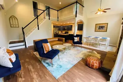 Image de Modern Chalet - 3 bedroom lake house.