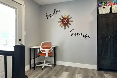 Image de Tequila Sunrise-Spacious Home on Lake Erie Near Port Clinton, Beaches, Game Room