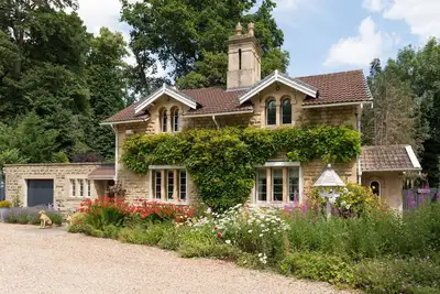 Image de Stunning country house for up to 22 people with Hot Tubs!