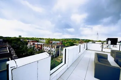 Image de Modern Zen 2br w/ Gym, Free Parking, Dt & Airport