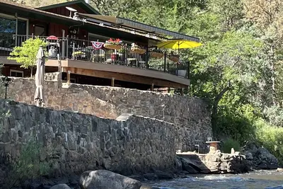 Image de A private, Poudre River paradise! Relax in style & comfort, and bring your dog!