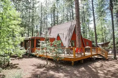 Image de Charming Pinetop Cabin - Completely Fenced Yard
