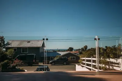 Cardiff Hope House with Ocean View