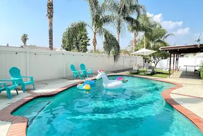 Image de Family Pool Home☀ 3-Bdr/Sleeps 9/King Bed Suite/Billiard Table/PingPong Table