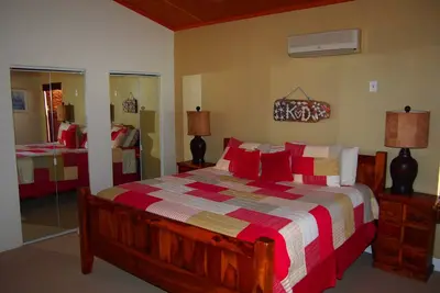Image de Beachfront family villa - includes outdoor deck and pool