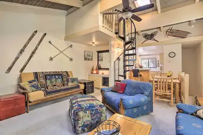 Image de 1 Mi to Beach: Incline Village Condo w/ Rafts!