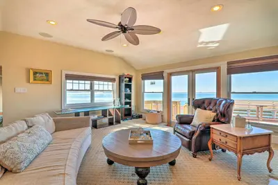 Image de Waterfront Retreat w\/ Deck ~ 7 Mi to Boston!