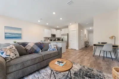 Image de Minutes from white sand and blue seas! 3br/2. 5ba