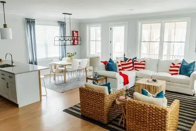 Image de Forever In Blue Jeans 207 Joe Lane · Forever In Blue Jeans-Coastal Chic