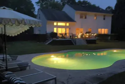 Image de New Deck! Private 1 Acre Family Friendly Home - Heated Pool, Home Gym & Office