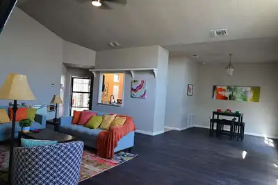 Image de Quiet 3br • Furnished Mid-Term Housing by At&T Center • Fast Wi-Fi • W/D • Sa Tx