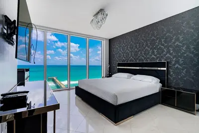 Image de Modern Spacious 2/2. 5 Condo At The Beach