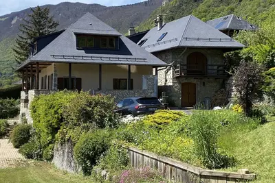 Image de Maison au pied des montagnes!