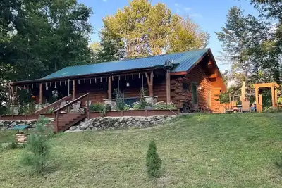 Image de Beautiful Log Cabin 11ac. 4 br. 2. 5 ba. on snowmobile trails in Manistee forest.