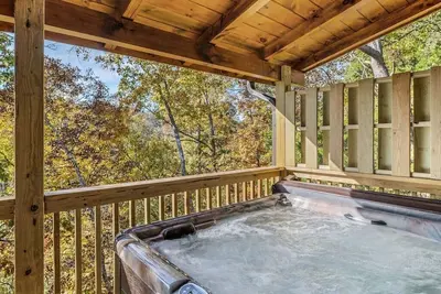 Image de Adorable 3bd Cabin! Hot Tub + Pool Table + Views!