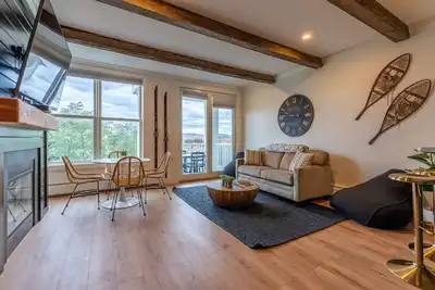 Image de Stratton Mtn Studio | Renovated | Walk to Lifts
