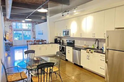Image de Superb apartment downtown w/ outdoor amenities