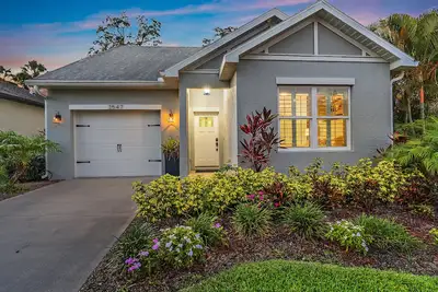 Image de Coastal Cottage | Outdoor Oasis w/ Fire Pit + Grill!