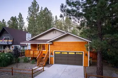 Image de Cedar Crest. Close to Park and the Lake. Enjoy Lounging on the Hammock in the Backyard. Pet Friendly