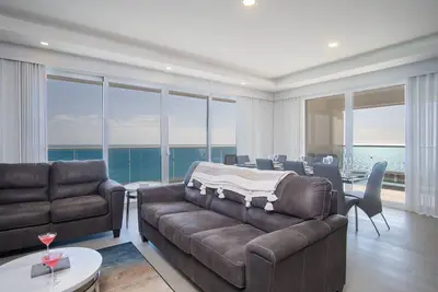 Image de Family Paradise Splash in The New Lazy River and Sleep In Luxury Encantame Towers C 1701